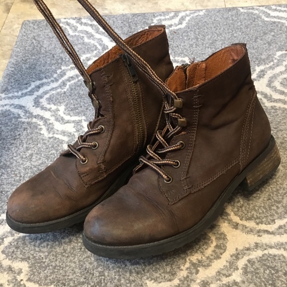 Steven Madden Combat/Hiking style lace up boots - Picture 6 of 7